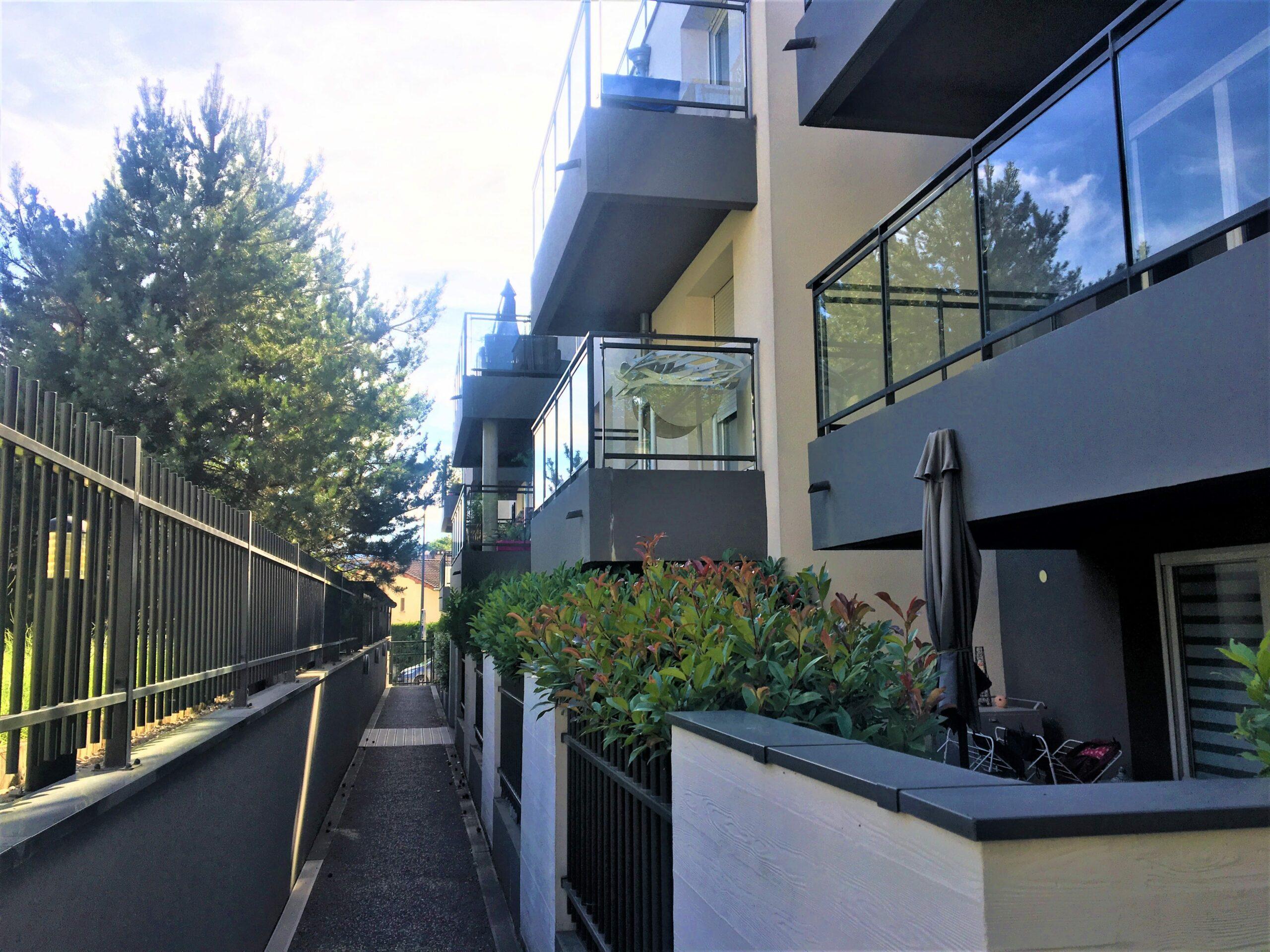 T2 avec balcon et garage
