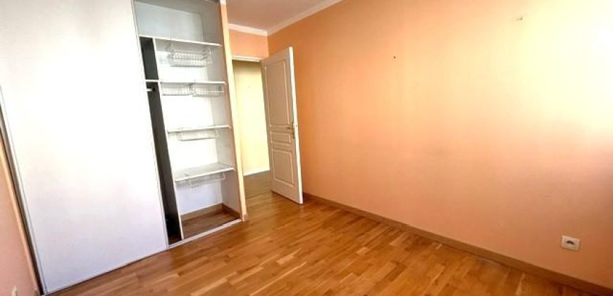 Réf : icsGST1166-001, 3 pièce(s), VILLEURBANNE