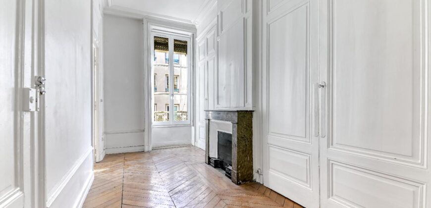 Réf : TAPP84377, 3 pièce(s), LYON