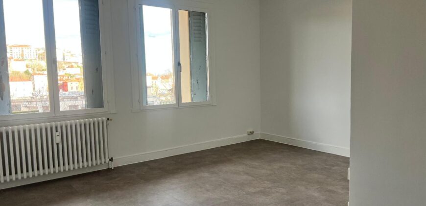 Réf : GES79810481-371, 3 pièce(s), LYON