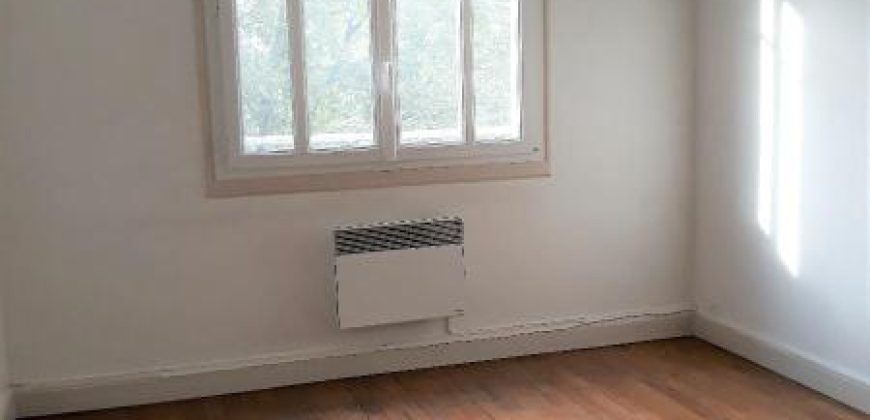 Réf : GES79940018-372, 3 pièce(s), LYON