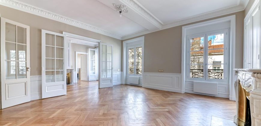 Réf : TAPP84393, 5 pièce(s), LYON