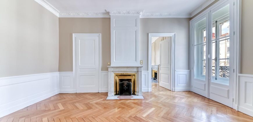 Réf : TAPP84393, 5 pièce(s), LYON