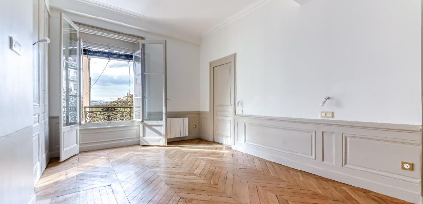 Réf : TAPP84393, 5 pièce(s), LYON