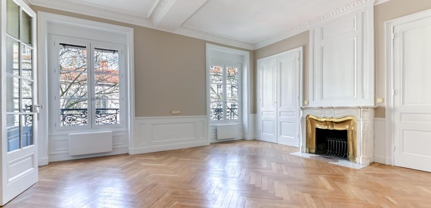 Réf : TAPP84393, 5 pièce(s), LYON