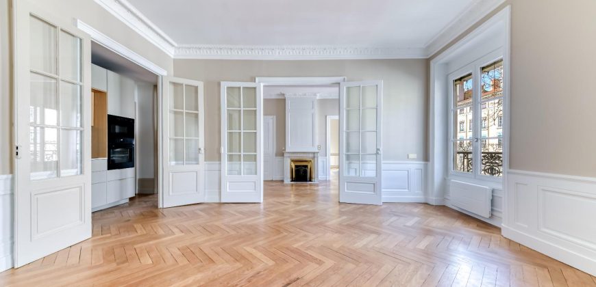 Réf : TAPP84393, 5 pièce(s), LYON