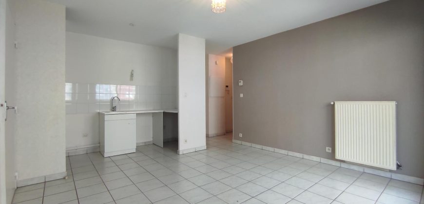 Réf : icsMVL1249-002, 2 pièce(s), DECINES CHARPIEU – LE MOLARD