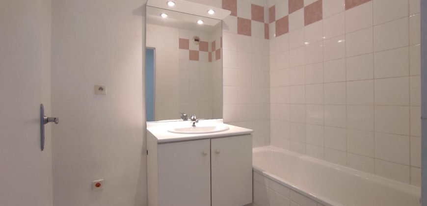 Réf : icsMVL1249-002, 2 pièce(s), DECINES CHARPIEU – LE MOLARD