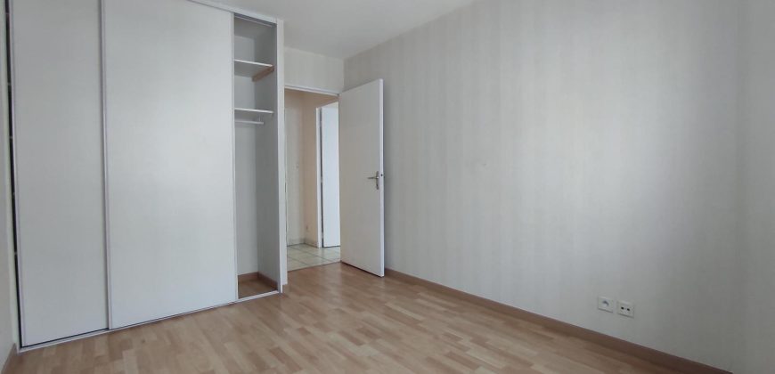 Réf : icsMVL1249-002, 2 pièce(s), DECINES CHARPIEU – LE MOLARD