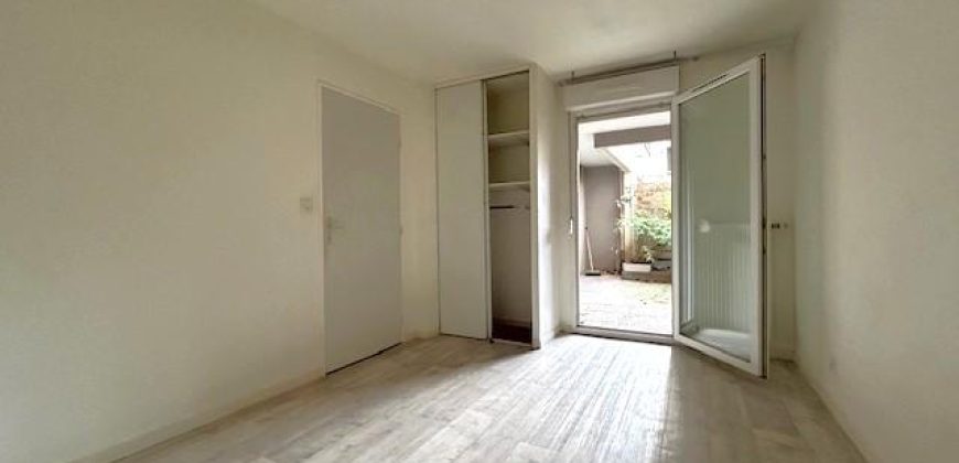 Réf : icsGST1256-001, 2 pièce(s), LYON