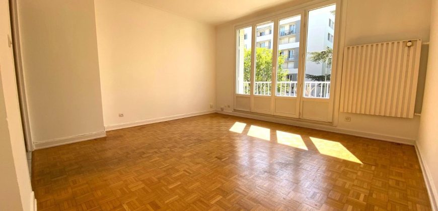 Réf : GES01280019-787, 3 pièce(s), LYON