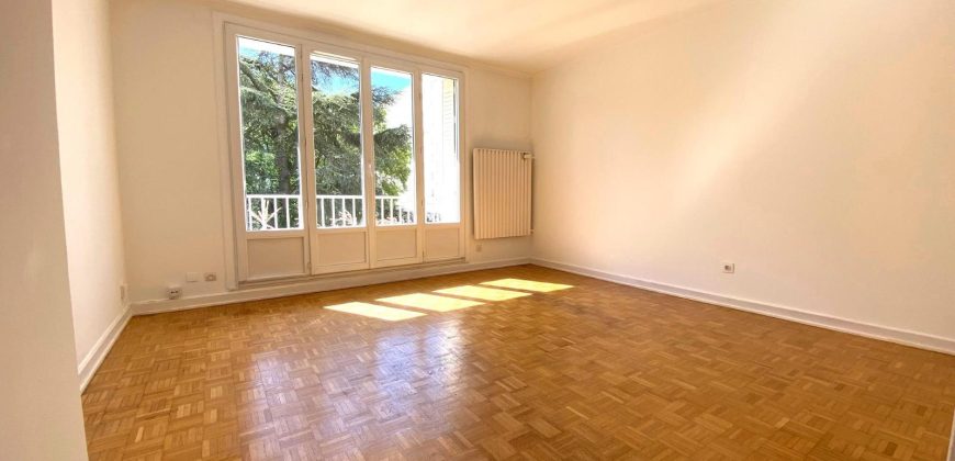 Réf : GES01280019-787, 3 pièce(s), LYON