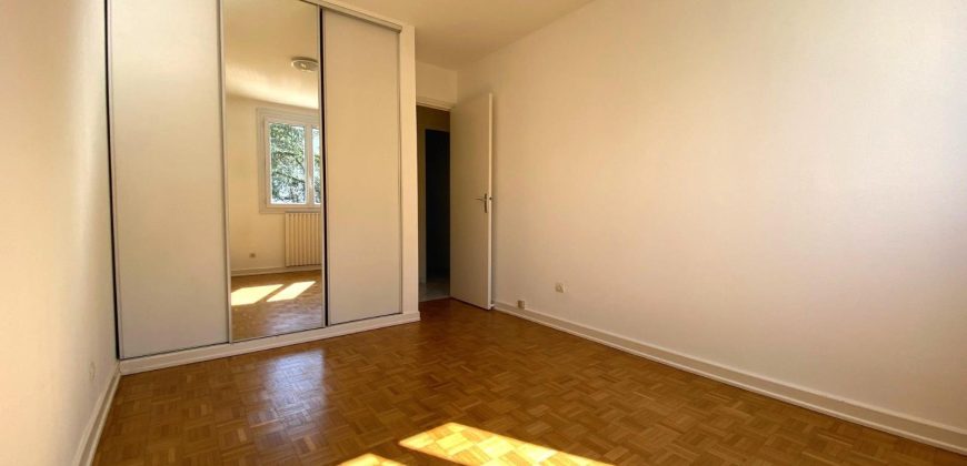 Réf : GES01280019-787, 3 pièce(s), LYON