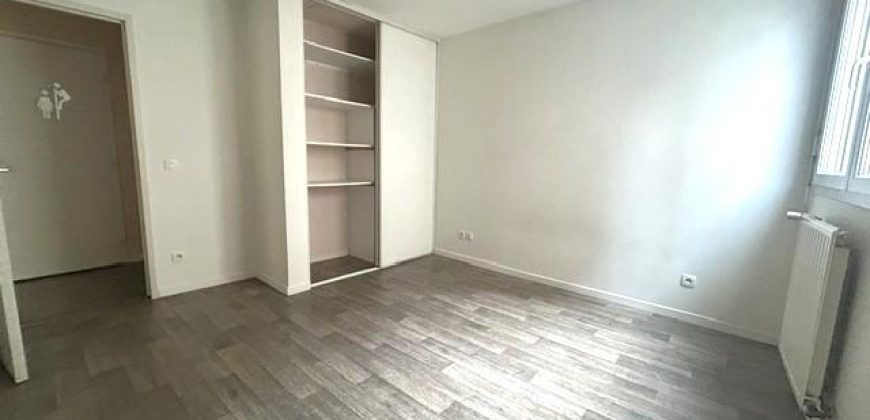 Réf : icsGST1292-001, 3 pièce(s), LYON